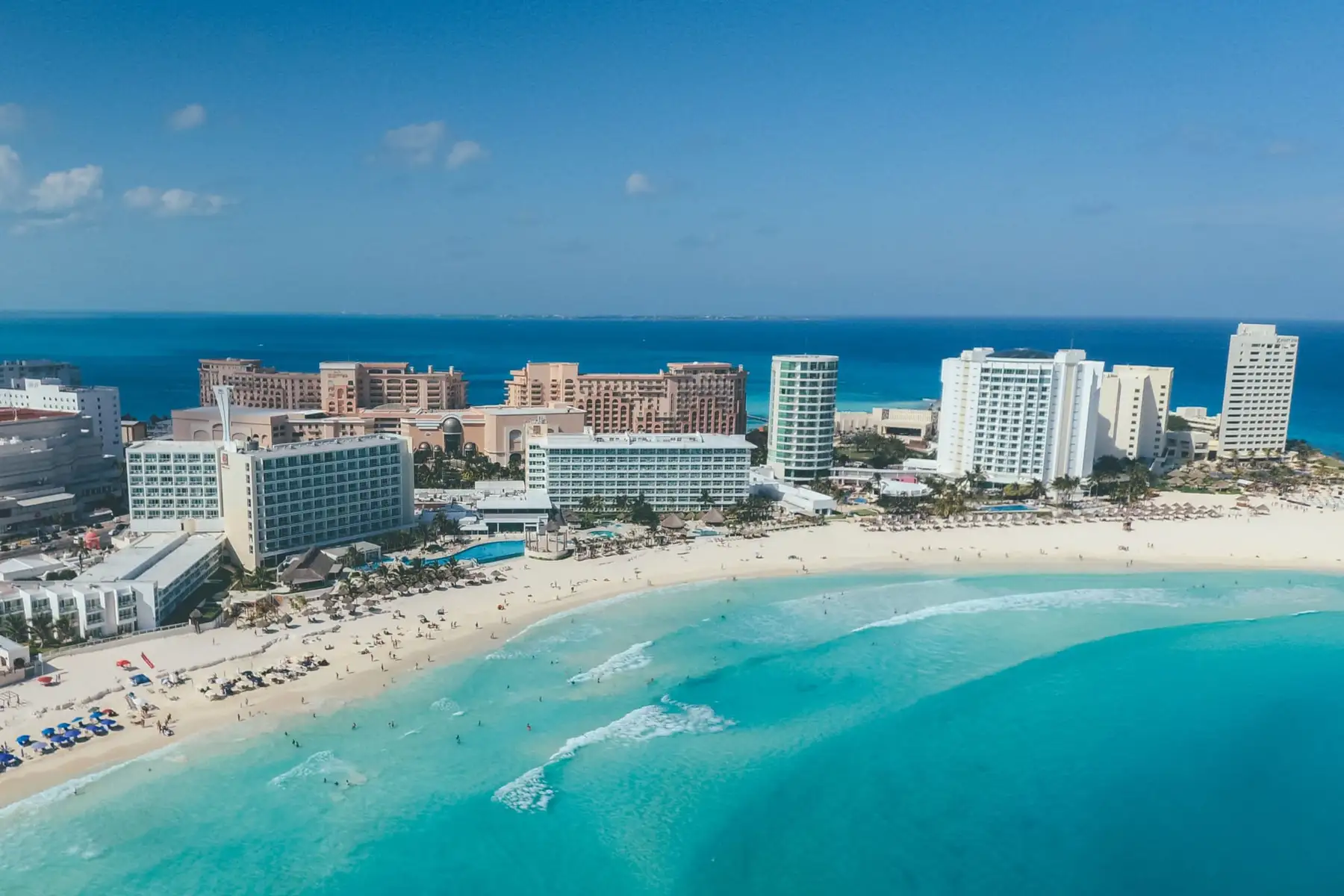Turquoise Caribbean water along the sand bar of the Cancún hotel zone